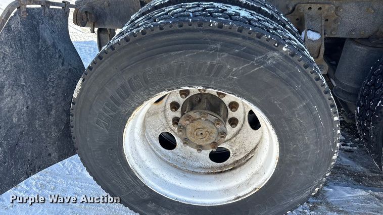 image for item FG1135 2016 Mack CXU613 semi truck