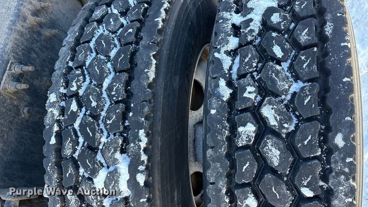 image for item FG1135 2016 Mack CXU613 semi truck