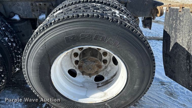 image for item FG1135 2016 Mack CXU613 semi truck