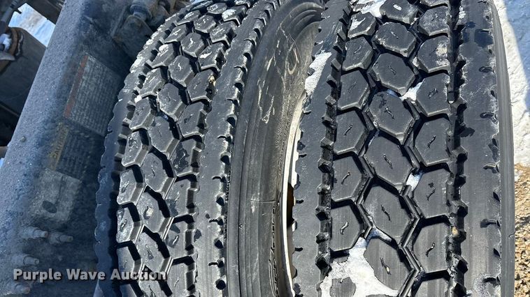 image for item FG1135 2016 Mack CXU613 semi truck