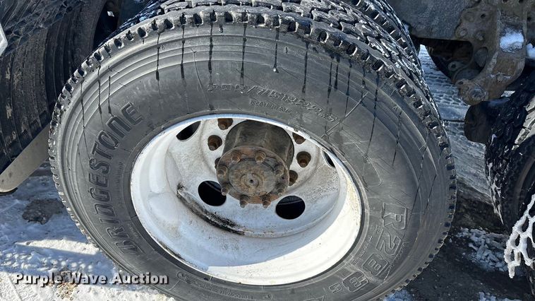 image for item FG1135 2016 Mack CXU613 semi truck