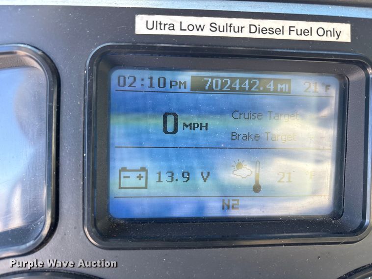 image for item FG1135 2016 Mack CXU613 semi truck