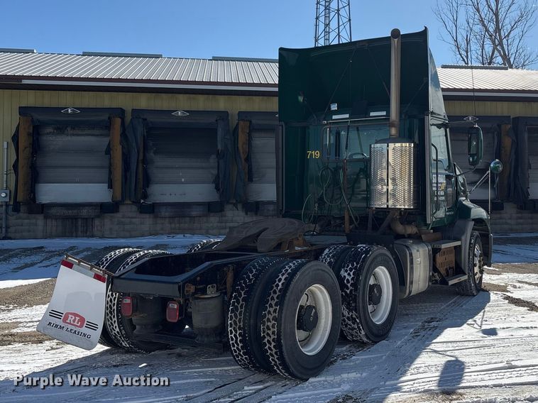 image for item FG1136 2016 Mack CXU613 semi truck