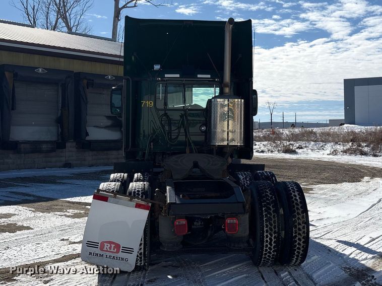 image for item FG1136 2016 Mack CXU613 semi truck