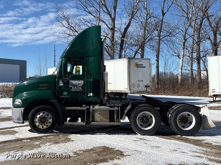 image for item FG1136 2016 Mack CXU613 semi truck
