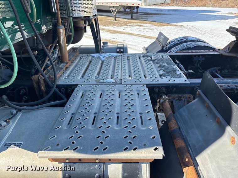 image for item FG1136 2016 Mack CXU613 semi truck