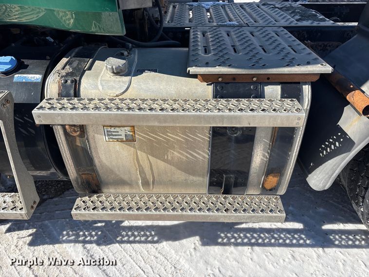 image for item FG1136 2016 Mack CXU613 semi truck