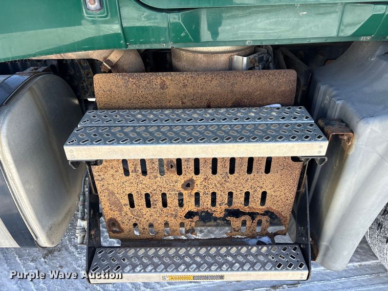 image for item FG1136 2016 Mack CXU613 semi truck