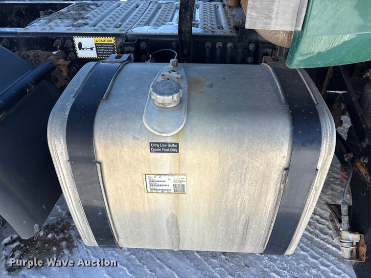 image for item FG1136 2016 Mack CXU613 semi truck