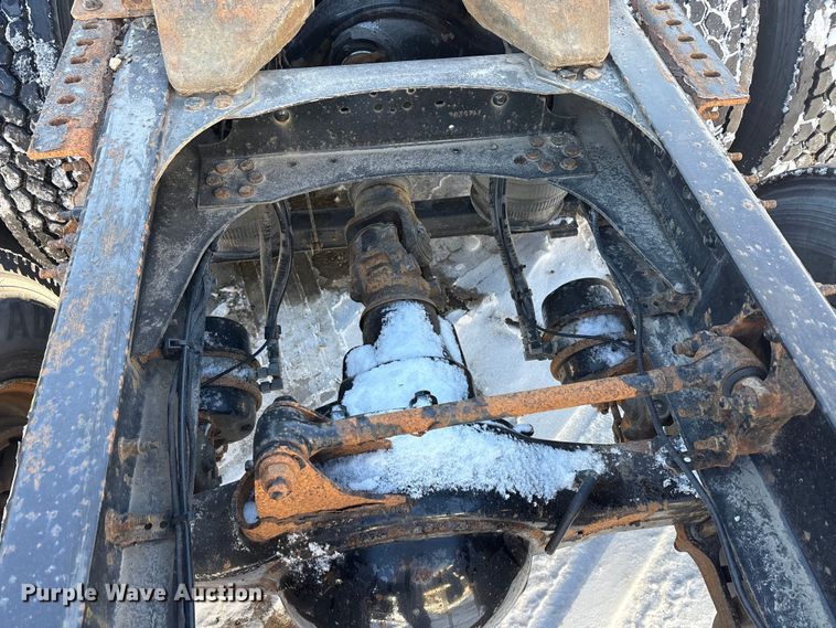 image for item FG1136 2016 Mack CXU613 semi truck