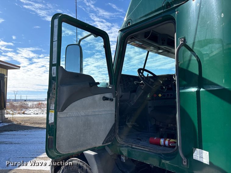 image for item FG1136 2016 Mack CXU613 semi truck