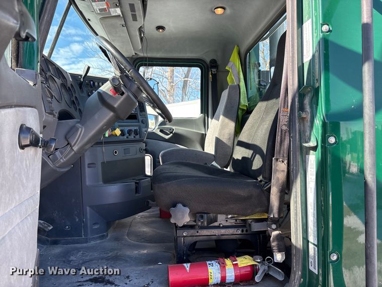 image for item FG1136 2016 Mack CXU613 semi truck