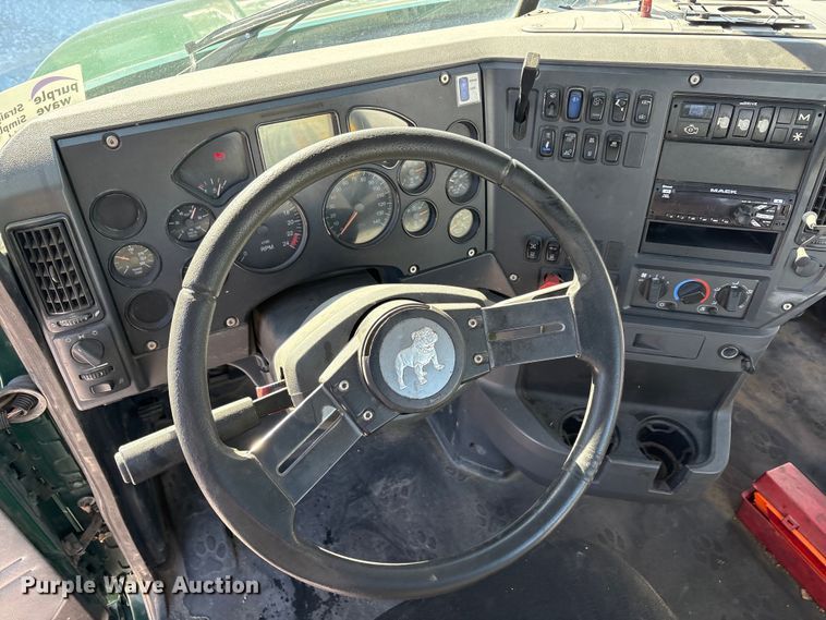 image for item FG1136 2016 Mack CXU613 semi truck