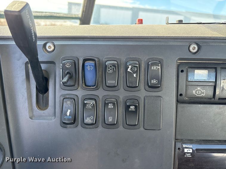 image for item FG1136 2016 Mack CXU613 semi truck