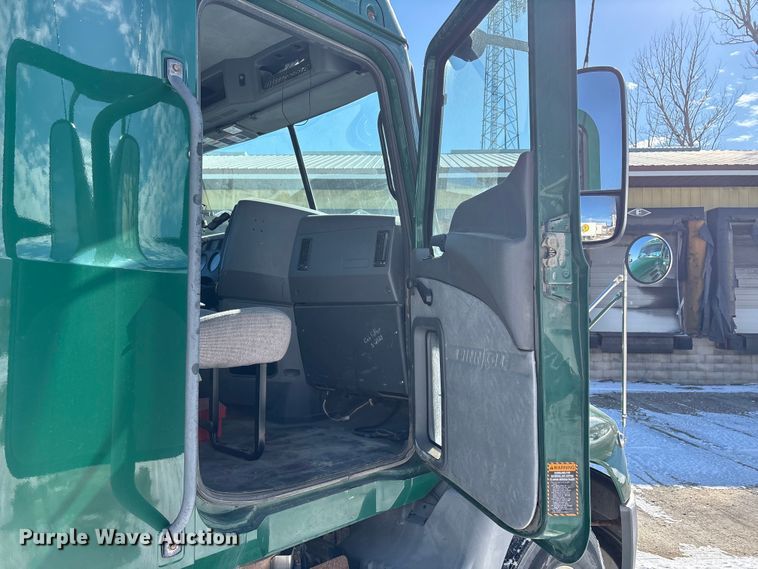 image for item FG1136 2016 Mack CXU613 semi truck