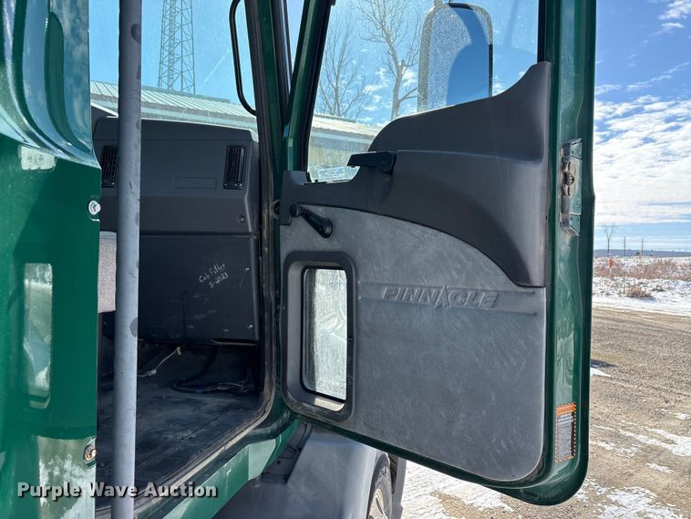 image for item FG1136 2016 Mack CXU613 semi truck