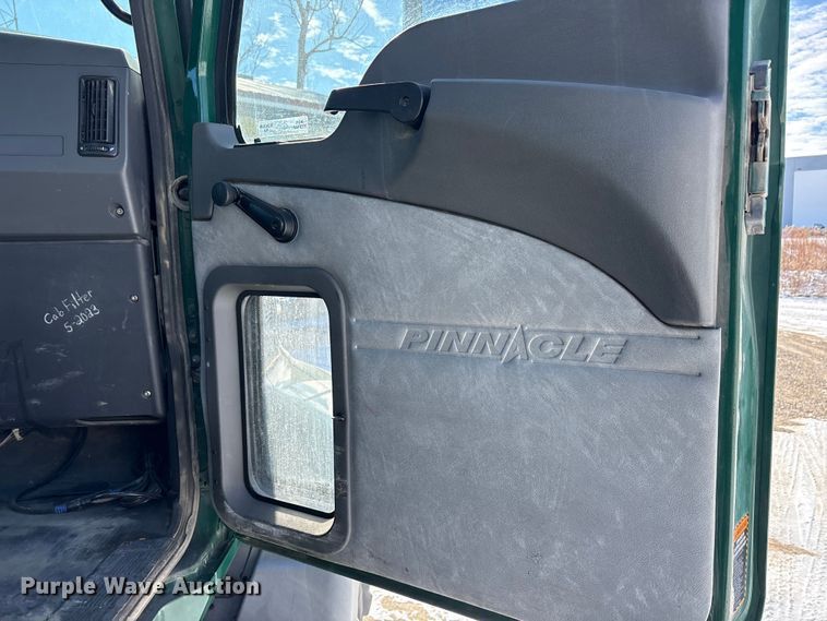 image for item FG1136 2016 Mack CXU613 semi truck