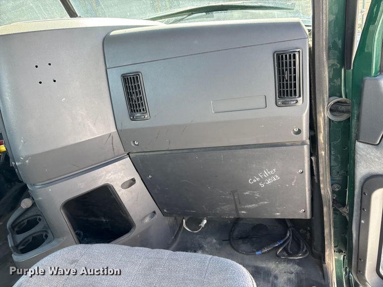 image for item FG1136 2016 Mack CXU613 semi truck