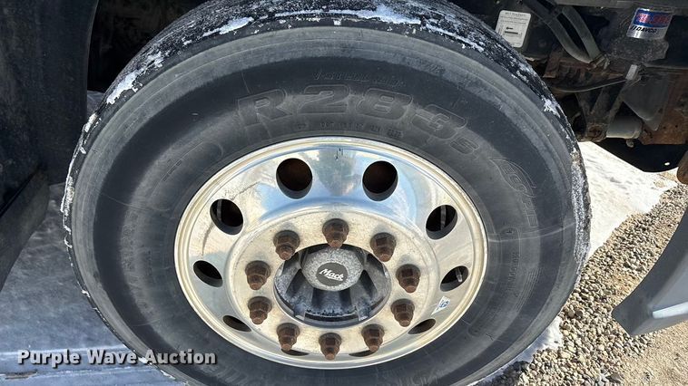 image for item FG1136 2016 Mack CXU613 semi truck