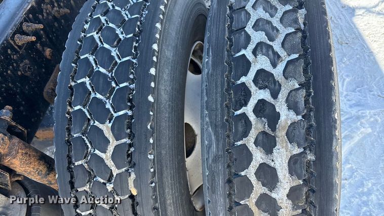 image for item FG1136 2016 Mack CXU613 semi truck