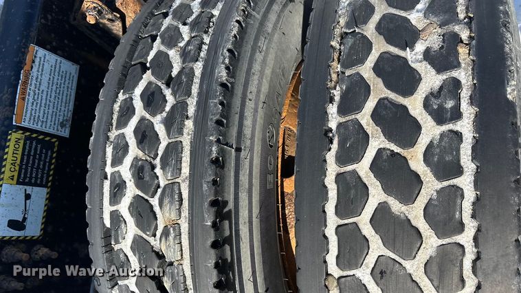 image for item FG1136 2016 Mack CXU613 semi truck