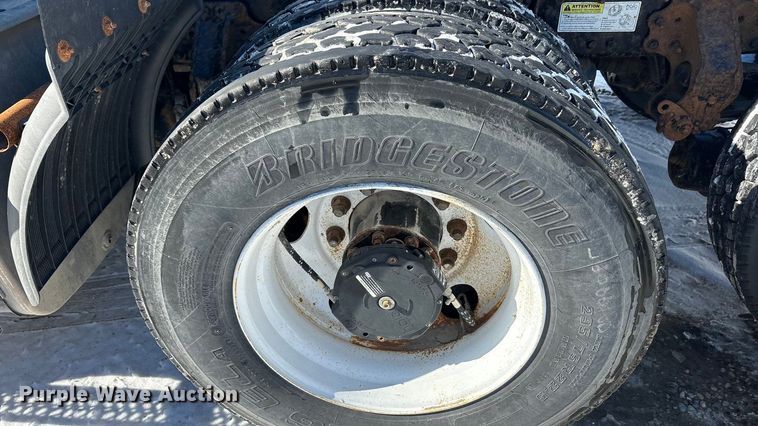 image for item FG1136 2016 Mack CXU613 semi truck