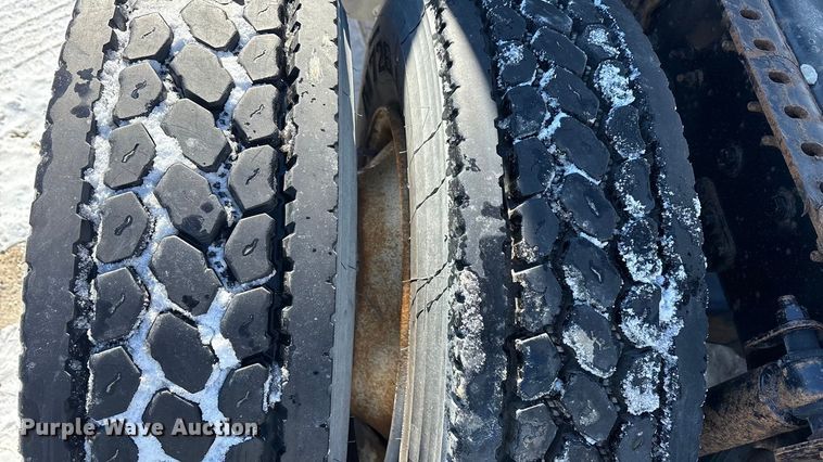 image for item FG1136 2016 Mack CXU613 semi truck