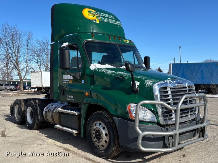 image for item FG1137 2017 Freightliner Cascadia 125 semi truck