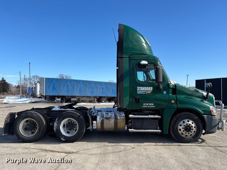 image for item FG1137 2017 Freightliner Cascadia 125 semi truck