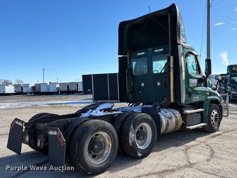 image for item FG1137 2017 Freightliner Cascadia 125 semi truck