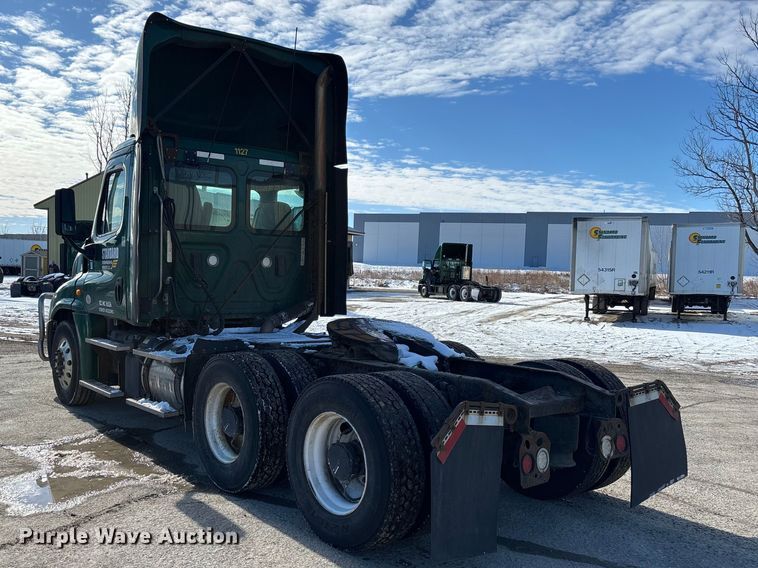 image for item FG1137 2017 Freightliner Cascadia 125 semi truck