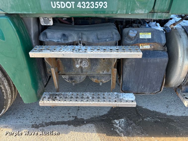 image for item FG1137 2017 Freightliner Cascadia 125 semi truck