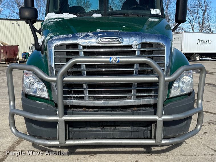 image for item FG1137 2017 Freightliner Cascadia 125 semi truck