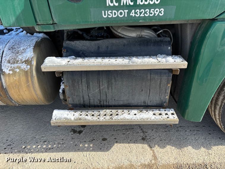 image for item FG1137 2017 Freightliner Cascadia 125 semi truck