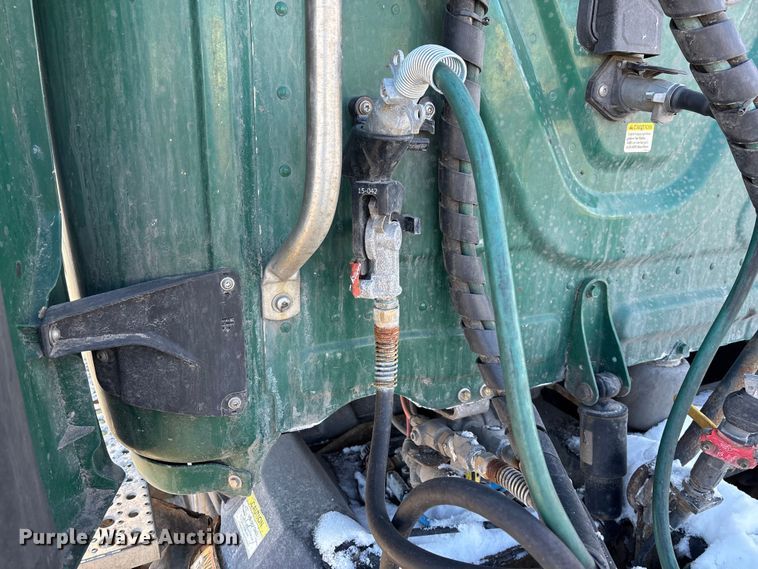 image for item FG1137 2017 Freightliner Cascadia 125 semi truck