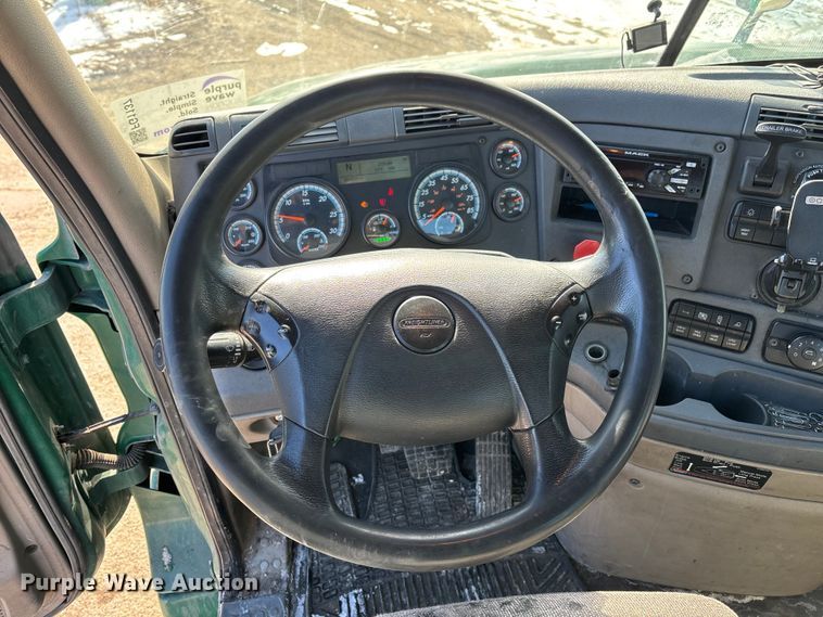 image for item FG1137 2017 Freightliner Cascadia 125 semi truck