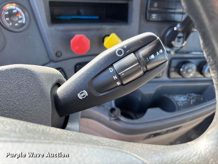 image for item FG1137 2017 Freightliner Cascadia 125 semi truck