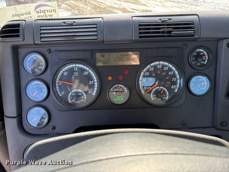 image for item FG1137 2017 Freightliner Cascadia 125 semi truck