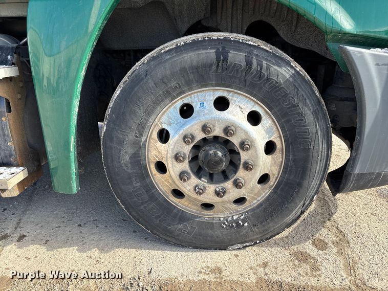 image for item FG1137 2017 Freightliner Cascadia 125 semi truck