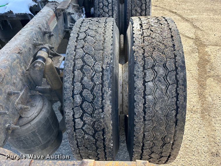 image for item FG1137 2017 Freightliner Cascadia 125 semi truck