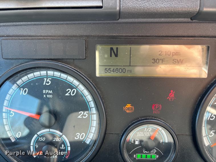 image for item FG1137 2017 Freightliner Cascadia 125 semi truck