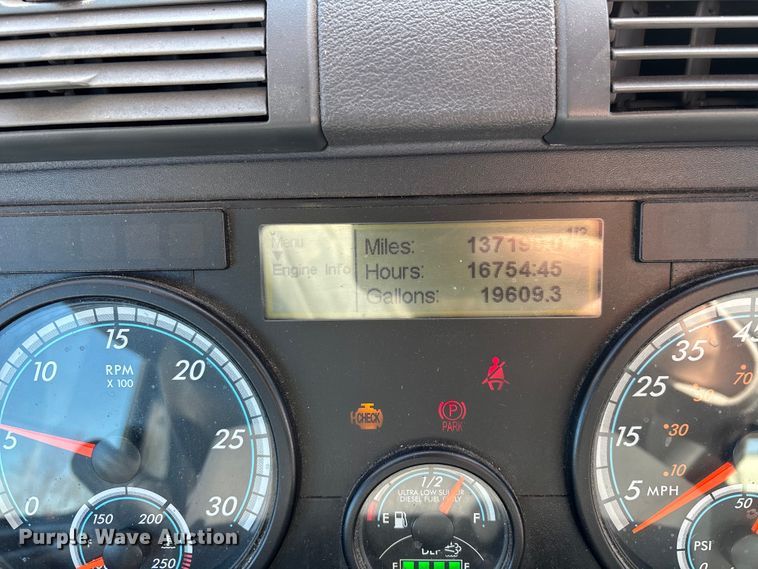 image for item FG1137 2017 Freightliner Cascadia 125 semi truck