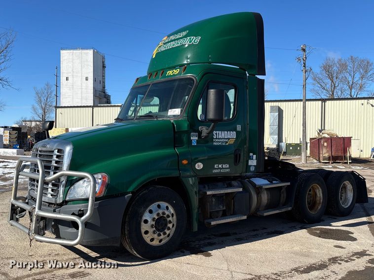 image for item FG1138 2017 Freightliner Cascadia 125 semi truck