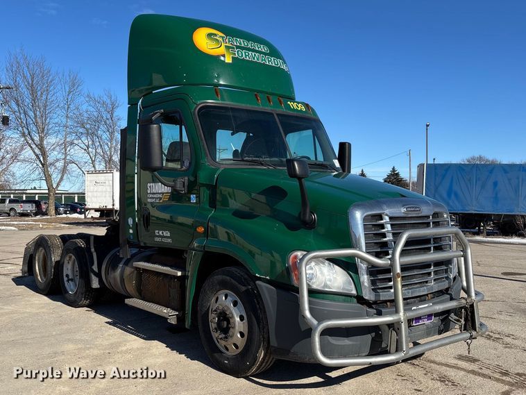 image for item FG1138 2017 Freightliner Cascadia 125 semi truck