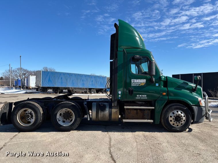 image for item FG1138 2017 Freightliner Cascadia 125 semi truck