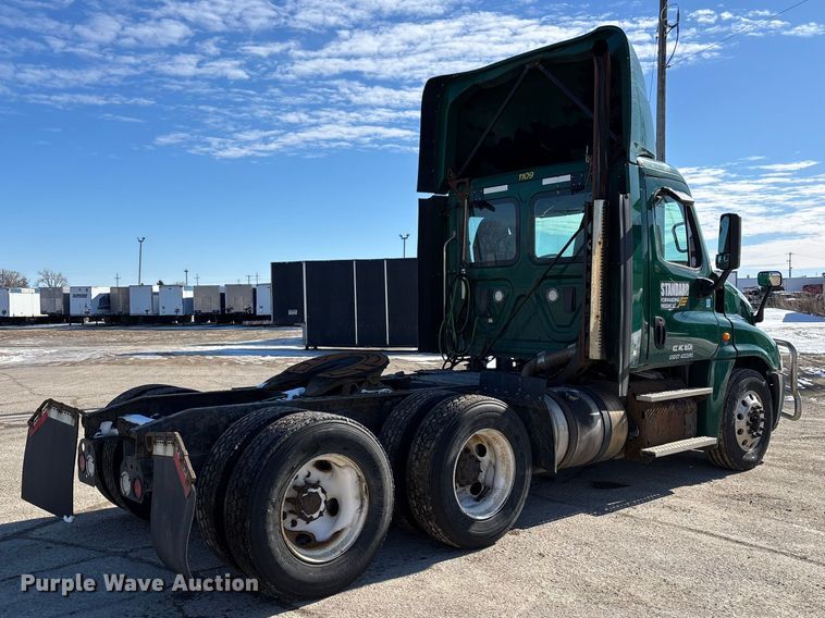 image for item FG1138 2017 Freightliner Cascadia 125 semi truck