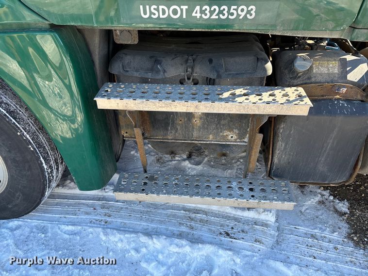 image for item FG1138 2017 Freightliner Cascadia 125 semi truck