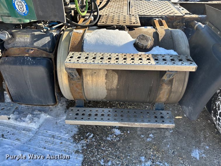 image for item FG1138 2017 Freightliner Cascadia 125 semi truck