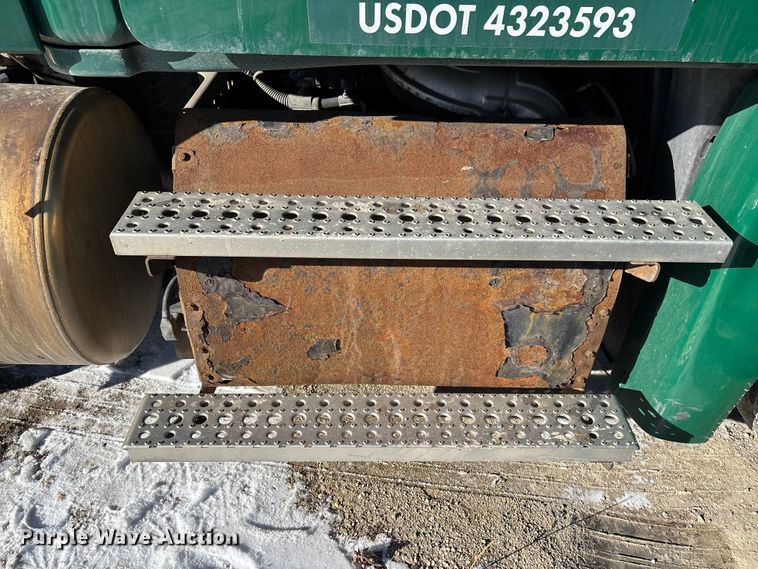 image for item FG1138 2017 Freightliner Cascadia 125 semi truck