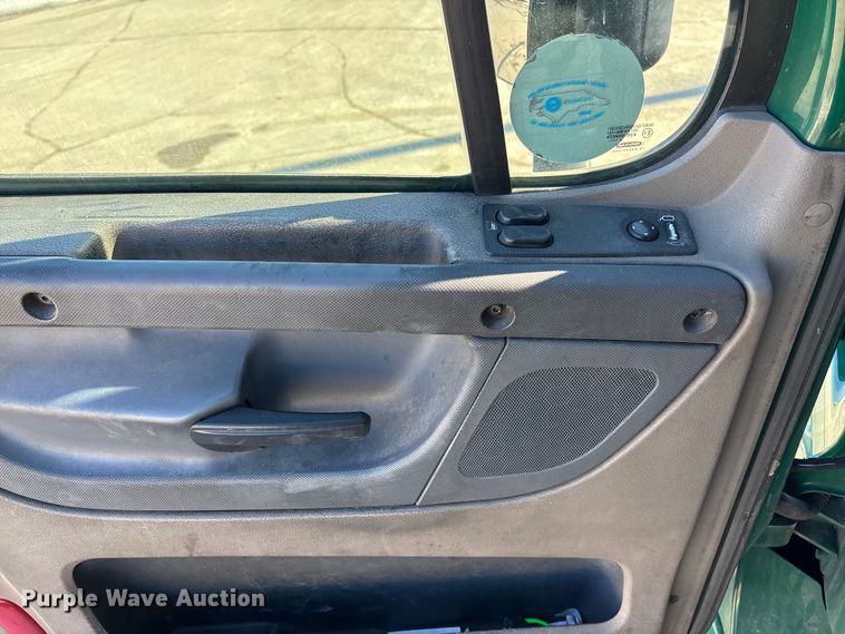 image for item FG1138 2017 Freightliner Cascadia 125 semi truck